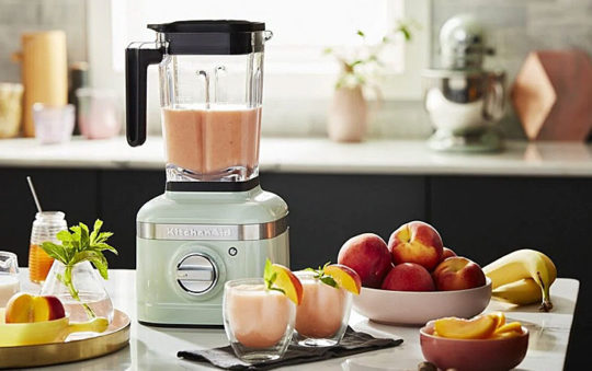 Best Kitchenaid Blenders 2022: Reviews + Buying Guide